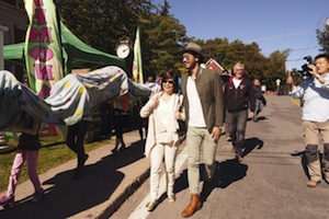 Canard en fête, visité par le mannequin Godfrey Gao, véritable vedette en Chine. Crédit: Alain Dion