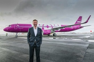 Skúli Mogensen, fondateur et PDG de l'unique compagnie aérienne à ultra-bas-prix d'Islande, WOW air, a annoncé l'exploitation de vols vers l'Islande en provenance de Toronto et Montréal à compter de mai 2016. Au prix modique de 99$ CA l'aller, taxes incluses, les billets seront mis en vente via la plateforme www.wowair.ca ce jeudi, offrant aux voyageurs la connexion la moins chère entre l'Europe et le Canada. (Groupe CNW/WOW air)