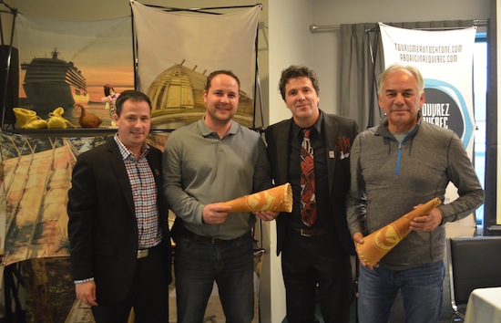 Dave Laveau, directeur général de Tourisme Autochtone Québec, Chef Martin Dufour de la communauté innue d’Essipit, Steeve Gros-Louis, président de Tourisme Autochtone Québec et Chef Ghislain Picard de l’Assemblée des Premières Nations du Québec et du Labrador 