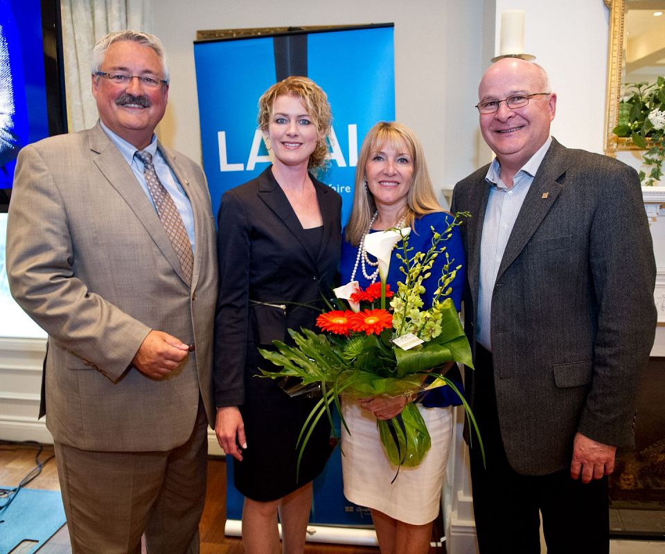 De gauche à droite:Yves Legault, président du conseil d’administration, Geneviève Roy, présidente-directrice générale de Tourisme Laval, Andrée Courteau, présidente-directrice générale sortante de Tourisme Laval, Michel Galland, président sortant du conseil d’administration.